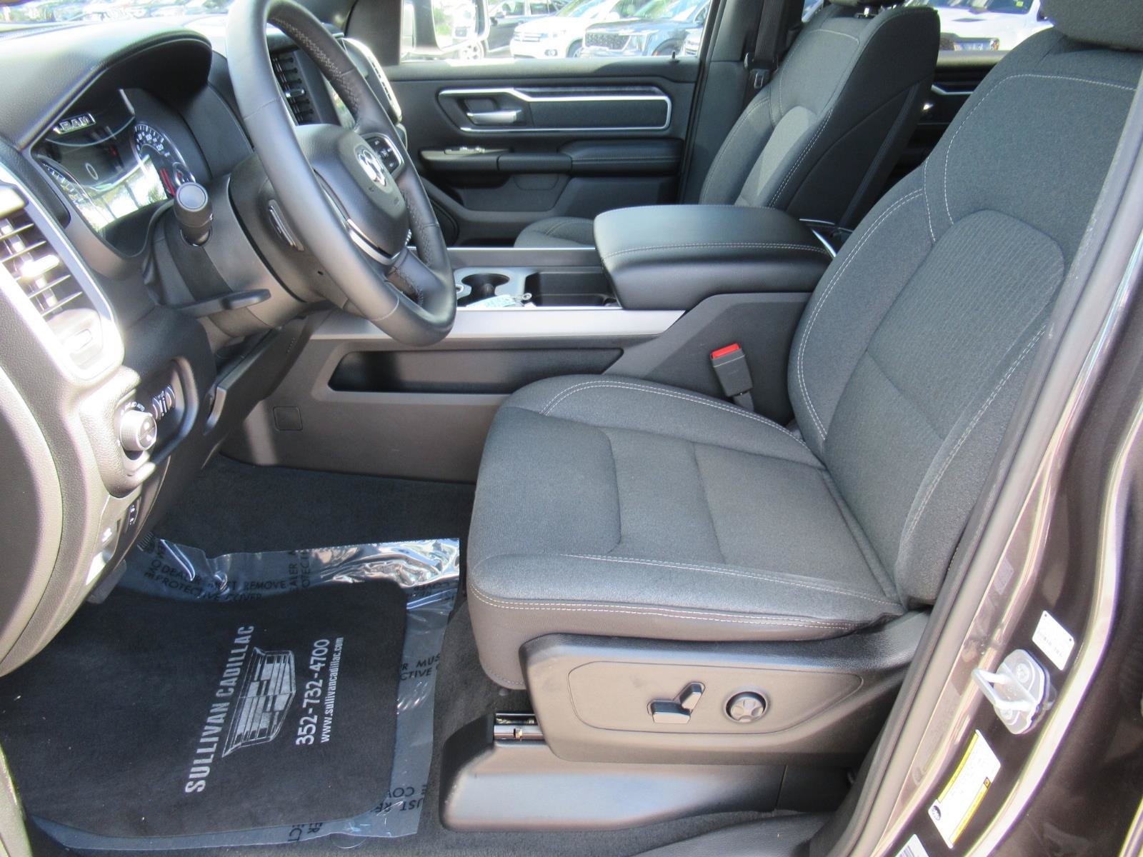 Used 2019 RAM 1500 4x4 Crew Cab image 17