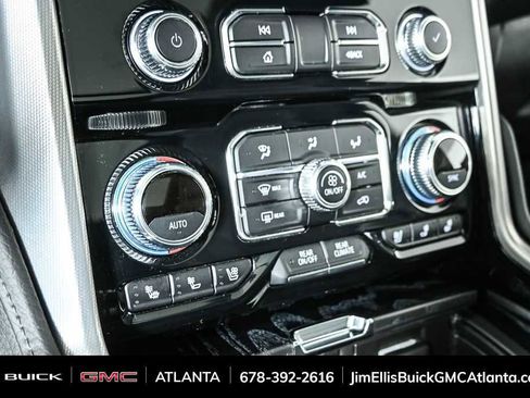 Used 2024 GMC Yukon XL Denali image 17