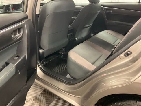 Used 2017 Toyota Corolla LE image 21