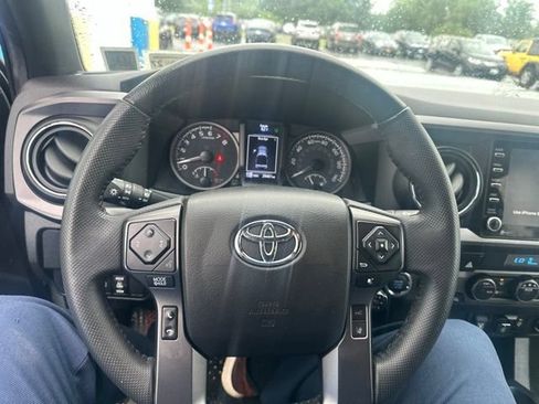 Used 2022 Toyota Tacoma TRD Sport AWD/4WD image 10
