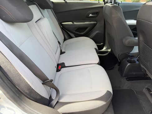 Used 2020 Chevrolet Trax LS FWD image 12