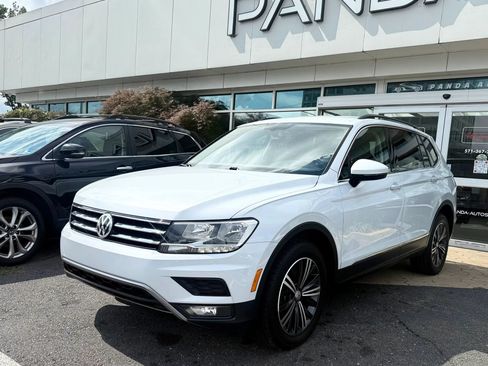 Used 2018 Volkswagen Tiguan SE w/ 18" Alloy Wheels Package FWD image 3