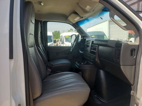 Used 2018 Chevrolet Express 3500 RWD image 18