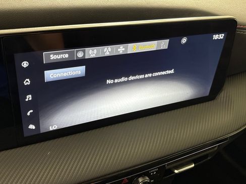 Certified 2025 Nissan Kicks SR FWD image 35
