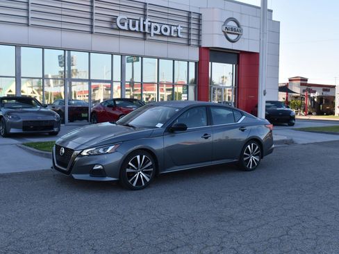 Used 2020 Nissan Altima 2.5 SR FWD image 2