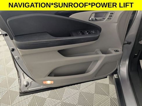 Used 2018 Honda Pilot Touring image 10