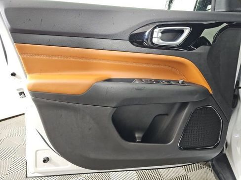 Certified 2024 Jeep Compass Limited image 11