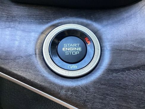 Used 2023 Jeep Grand Cherokee L Limited w/ Black Appearance Package image 38