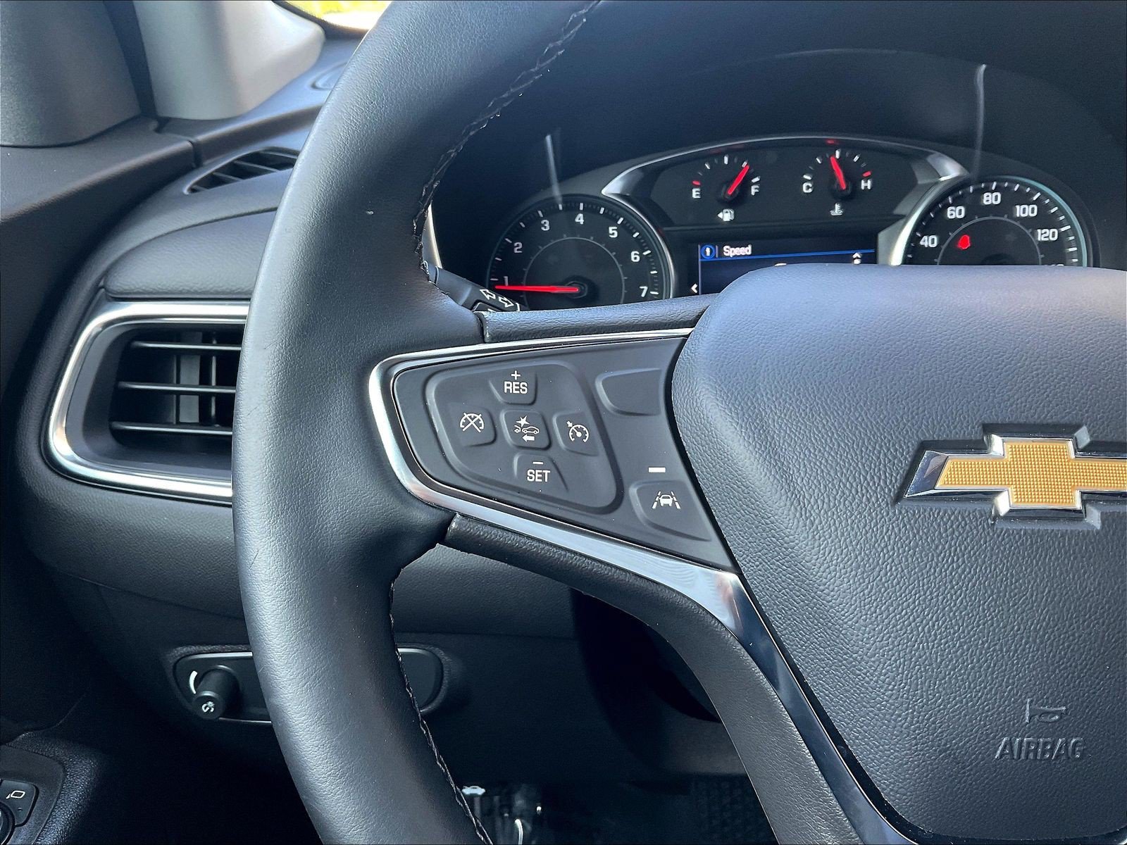 Used 2024 Chevrolet Equinox LT FWD image 11