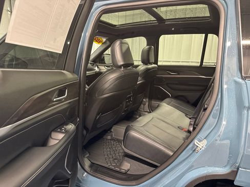 Used 2026 Jeep Grand Cherokee Limited AWD/4WD image 16