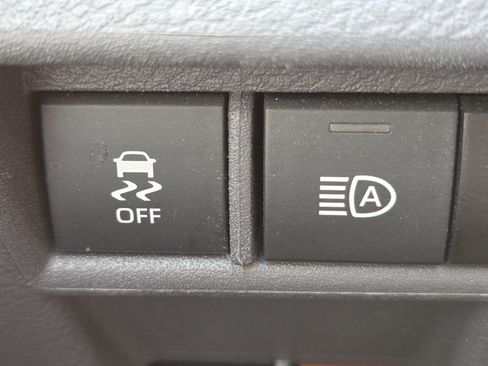 Used 2024 Toyota Sienna LE AWD/4WD image 12