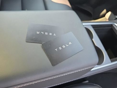 Used 2024 Tesla Model Y Long Range AWD/4WD image 9