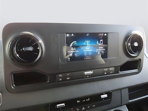 Used 2024 Mercedes-Benz Sprinter 2500 image 37