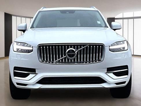 Used 2022 Volvo XC90 T8 Inscription Expression w/ Advanced Package AWD/4WD image 3