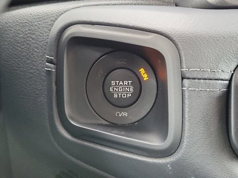 Used 2024 Jeep Gladiator Mojave AWD/4WD image 23