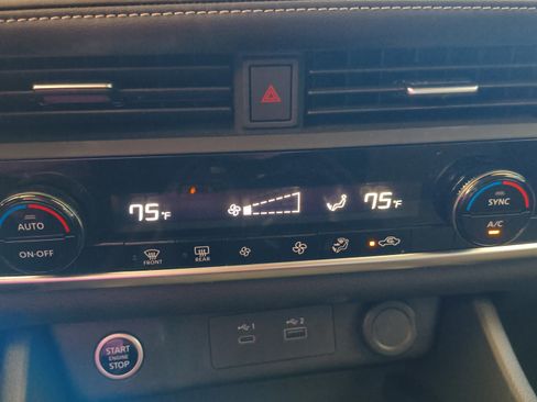 Used 2023 Nissan Rogue SV image 25