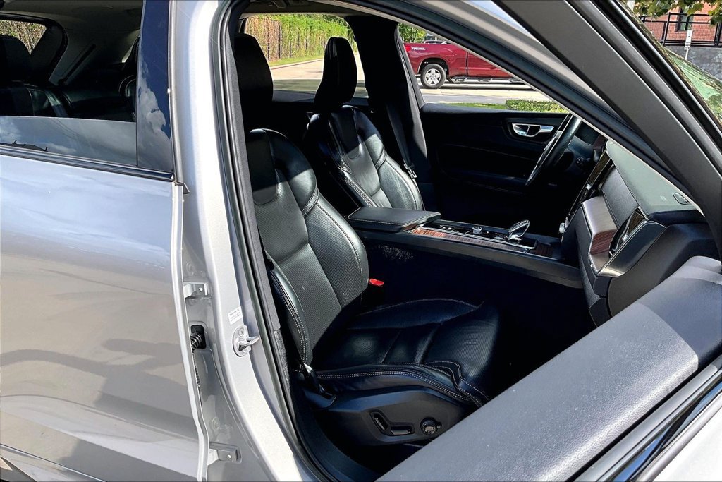 Used 2023 Volvo XC60 B5 Ultimate w/ Climate Package AWD/4WD image 10