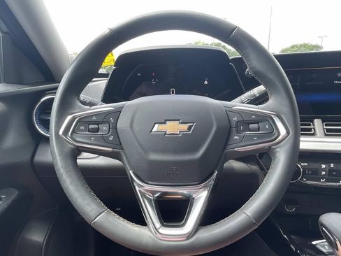 Used 2024 Chevrolet Trax LT w/ Driver Confidence Package FWD image 24