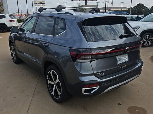 New 2026 Volkswagen Taos SEL image 7