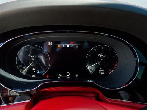 Used 2023 Bentley Bentayga image 67