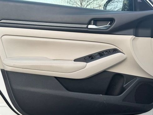 Used 2024 Nissan Altima 2.5 SV image 15