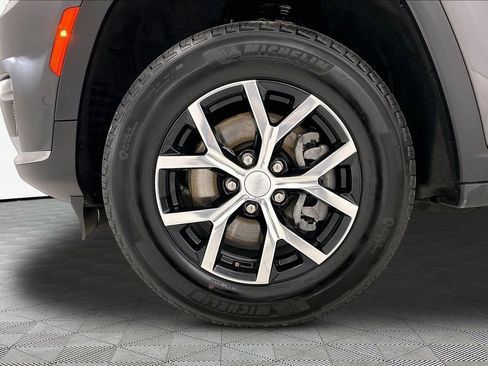 Used 2024 Jeep Grand Cherokee L Limited w/ Luxury Tech Group II image 27