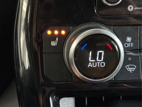 Used 2022 Toyota Highlander XLE AWD/4WD image 42