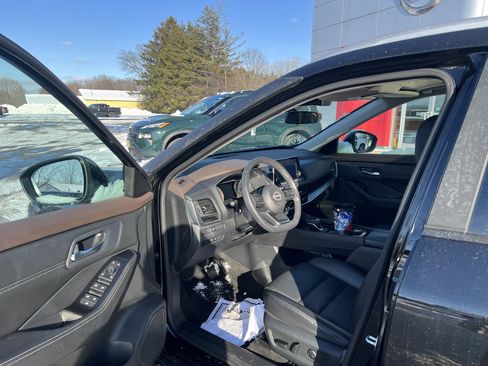 Certified 2023 Nissan Rogue SV w/ SV Premium B Package image 3