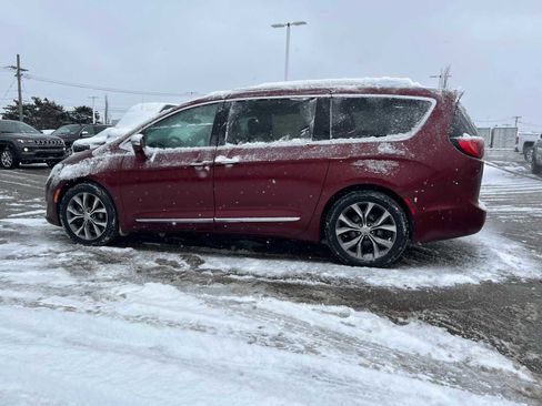 Used 2019 Chrysler Pacifica Limited w/ Tire & Wheel Group image 29