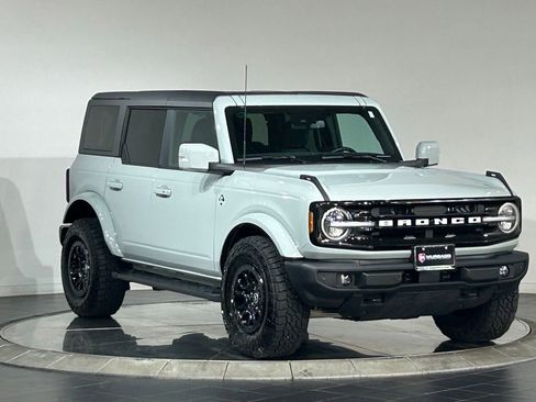 Used 2022 Ford Bronco Outer Banks AWD/4WD image 2