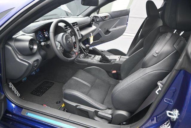 New 2027 Toyota GR86 Premium RWD image 4