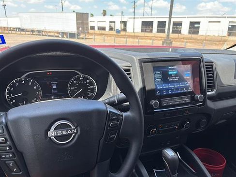 Used 2024 Nissan Frontier SV RWD image 9
