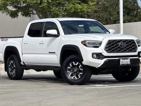 Used 2023 Toyota Tacoma TRD Off-Road w/ Black Out Package (TMS) AWD/4WD image 2