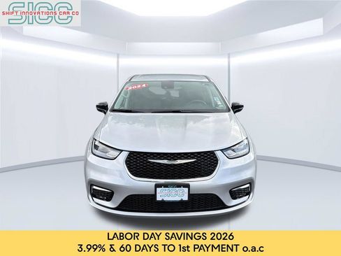 Used 2024 Chrysler Pacifica Touring-L FWD image 2