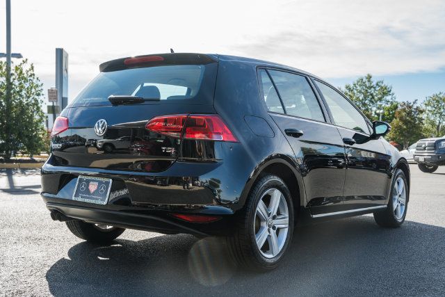 Used 2017 Volkswagen Golf 4-Door FWD image 7