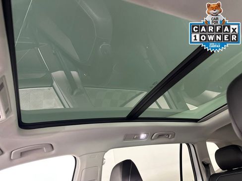 Used 2022 Volkswagen Tiguan SE w/ Panoramic Sunroof Package image 22