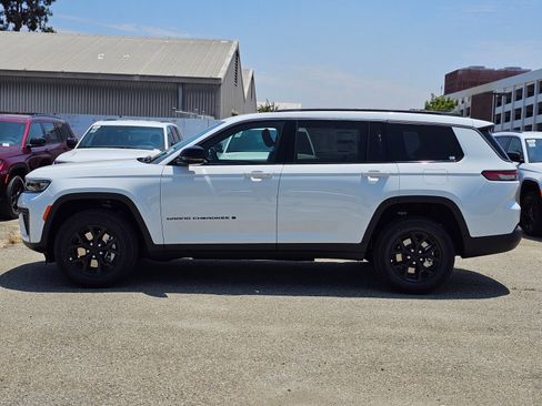 New 2026 Jeep Grand Cherokee L 2WD image 4