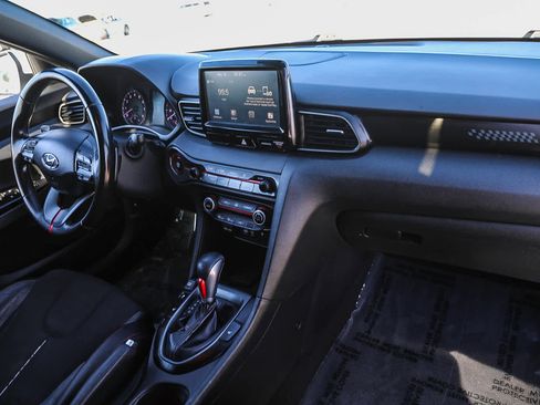 Used 2019 Hyundai Veloster 2.0 Premium image 13