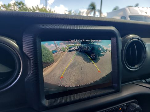 Used 2022 Jeep Wrangler Sport AWD/4WD image 19