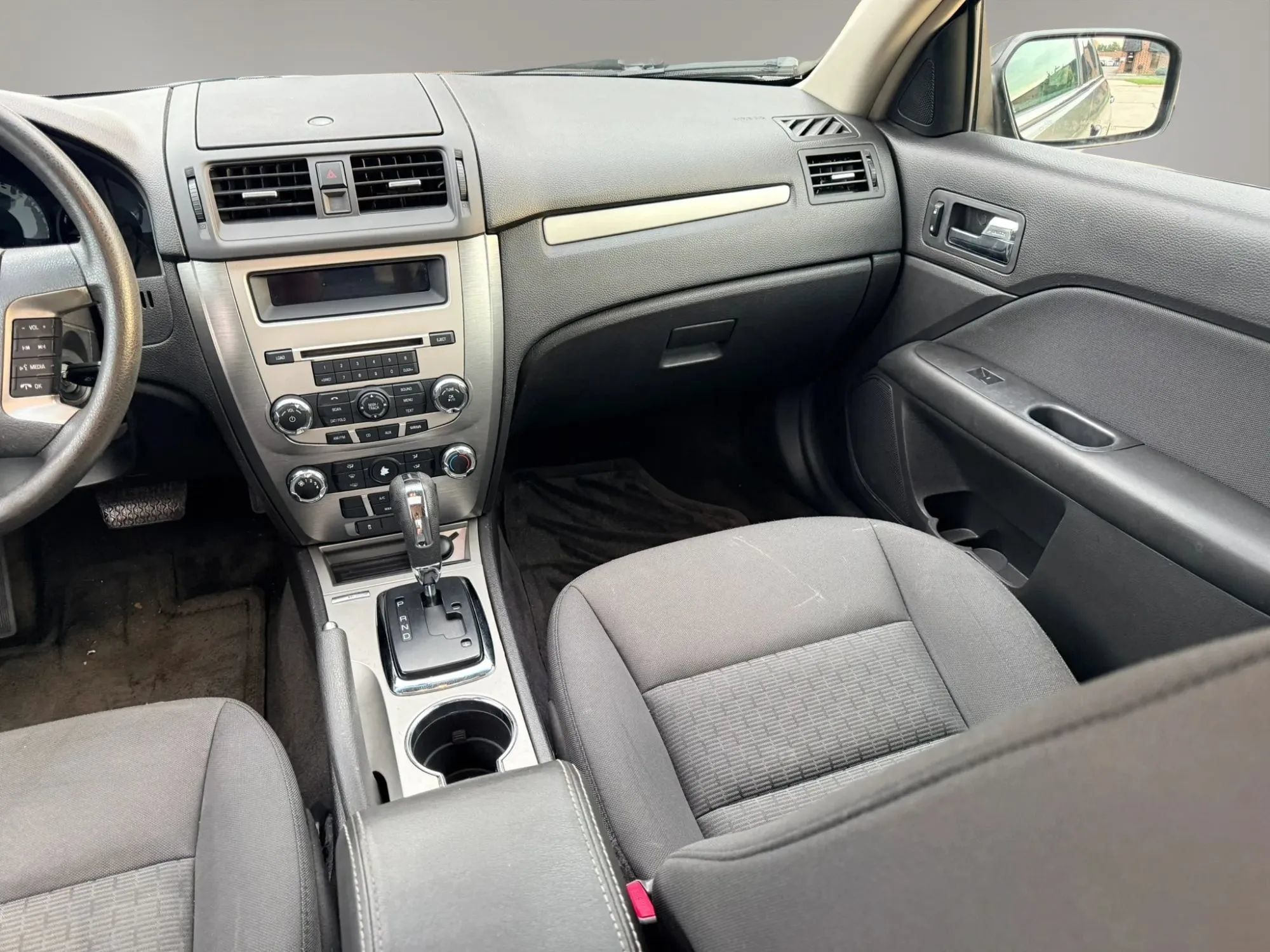 Used 2010 Ford Fusion SE FWD image 9