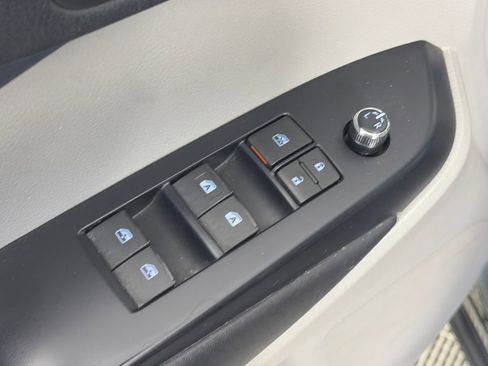 Used 2017 Toyota Highlander XLE w/ Carpet Mat Package AWD/4WD image 25