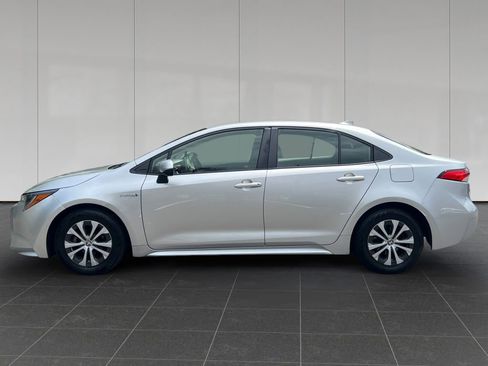 Used 2020 Toyota Corolla LE FWD image 2