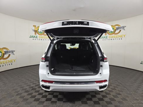 Used 2023 Jeep Grand Cherokee Overland AWD/4WD image 34