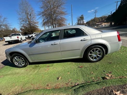 Used 2009 Chrysler 300 Touring image 4
