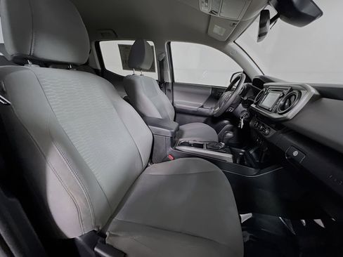 Used 2018 Toyota Tacoma SR5 image 30