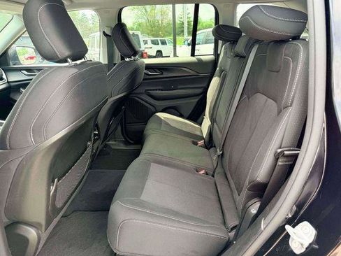 Certified 2023 Jeep Grand Cherokee Laredo w/ Luxury Tech Group I AWD/4WD image 11