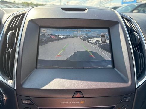 Used 2018 Ford Edge Titanium w/ Equipment Group 301A AWD/4WD image 17