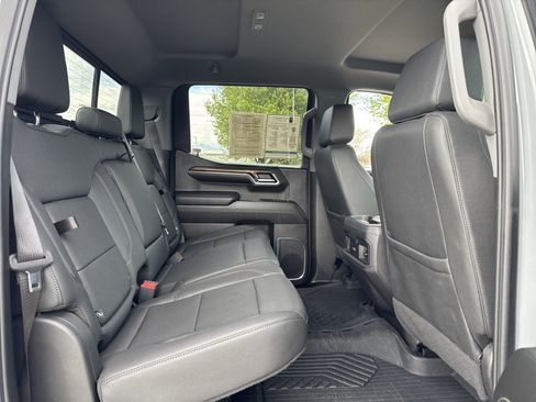 Used 2024 Chevrolet Silverado 1500 LT Trail Boss w/ Convenience Package II AWD/4WD image 24