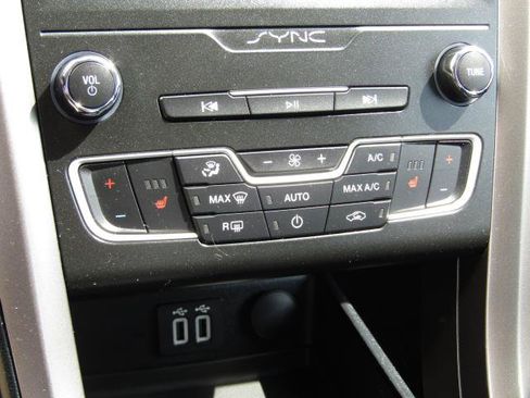 Used 2020 Ford Fusion SEL FWD image 22