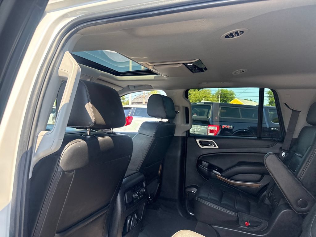 Used 2020 GMC Yukon Denali w/ Denali Ultimate Package AWD/4WD image 17